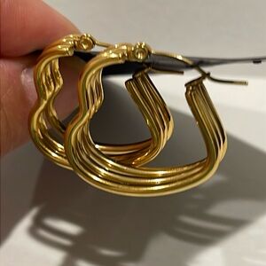 Heart-shaped stainless steel earrings